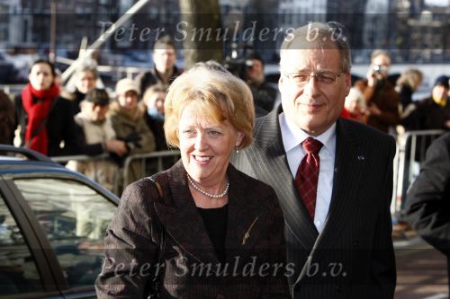 Amsterdam 1 februari 2008
Feest koningin Beatrix en Prinses Margriet voor hun 70e en 65e verjaardag in Carre.
Wim Deetman met vrouw