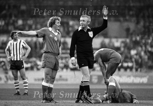 Wim Jansen als speler bij AJAX in een wedstrijd tegen PSV
1981