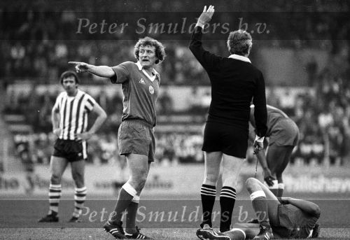 1981 PSV-AJAX met wim Jansen en op de achtergrond Willy v d Kuijlen