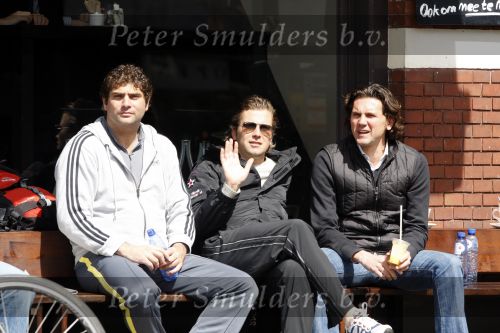 Amsterdam 1 mei 2008
Winston Gerschtanowitz met 2 vrienden op een terras in Amsterdam.
Peter Smulders bv