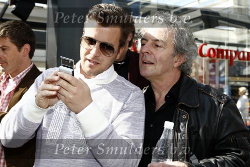 Amsterdam 12 mei 2009
Het blad Grazia organiseert samen met vespa scooters een leuke rally door amsterdam heen. Winston Gerschtanowitz en Huub Stapel
Peter Smulders bv