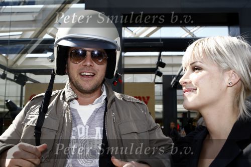 Amsterdam 12 mei 2009
Het blad Grazia organiseert samen met vespa scooters een leuke rally door amsterdam heen. Winston Gerschtanowitz en Renate Verbaan
Peter Smulders bv