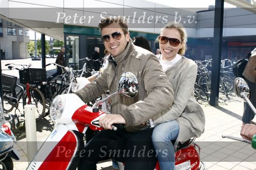 Amsterdam 12 mei 2009
Het blad Grazia organiseert samen met vespa scooters een leuke rally door amsterdam heen. Winston Gerschtanowitz en Renate Verbaan
Peter Smulders bv