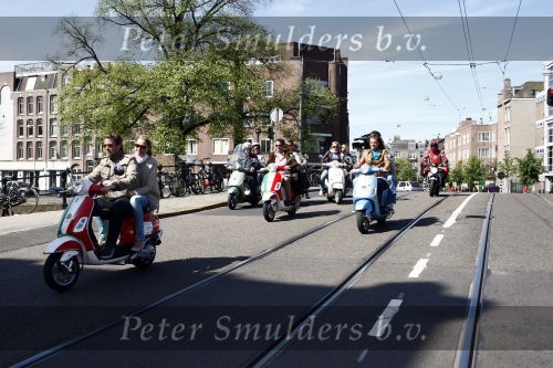 Amsterdam 12 mei 2009
Het blad Grazia organiseert samen met vespa scooters een leuke rally door amsterdam heen. Winston Gerschtanowitz en Renate Verbaan
Peter Smulders bv