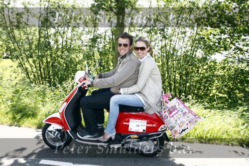 Amsterdam 12 mei 2009
Het blad Grazia organiseert samen met vespa scooters een leuke rally door amsterdam heen. Winston Gerschtanowitz en Renate Verbaan
Peter Smulders bv