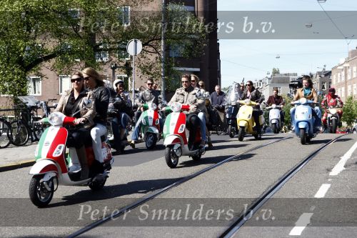 Amsterdam 12 mei 2009
Het blad Grazia organiseert samen met vespa scooters een leuke rally door amsterdam heen.
Peter Smulders bv