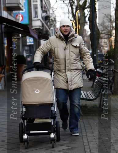 Amsterdam 15 januari 2009
Winston Gerschtanowitz  achter de kinderwagen met daarin Julian.
Peter Smulders bv