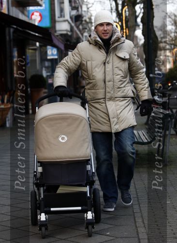 Amsterdam 15 januari 2009
Winston Gerschtanowitz  achter de kinderwagen met daarin Julian.
Peter Smulders bv