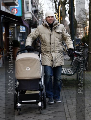 Amsterdam 15 januari 2009
Winston Gerschtanowitz  achter de kinderwagen met daarin Julian.
Peter Smulders bv