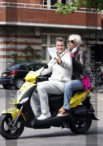 Amsterdam 18 mei 2008
Leco v Zadelhoff viert zijn 40e verjaardag met zijn vrienden in het hilton en ze maken een scooter rally door Amsterdam. 
Winston Gerschtanowitz met Monique des Bouvrie