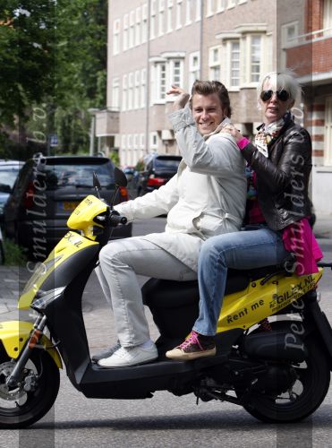 Amsterdam 18 mei 2008
Leco v Zadelhoff viert zijn 40e verjaardag met zijn vrienden in het hilton en ze maken een scooter rally door Amsterdam. 
Winston Gerschtanowitz met Monique des Bouvrie