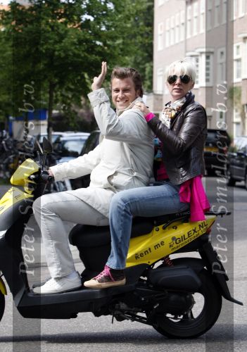 Amsterdam 18 mei 2008
Leco v Zadelhoff viert zijn 40e verjaardag met zijn vrienden in het hilton en ze maken een scooter rally door Amsterdam. 
Winston Gerschtanowitz met Monique des Bouvrie