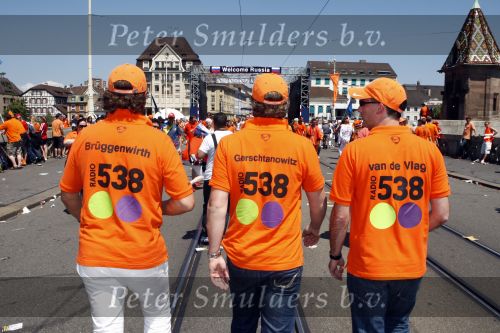 Basel 21 juni 2008
Nederland speelt in de kawrt finale op de ek tegen Rusland. In Basel lopen 150000 supporters van Nederland en maken er een feestje van. Winston Gerschtanowitz met Jan Willem Bruggenwirth