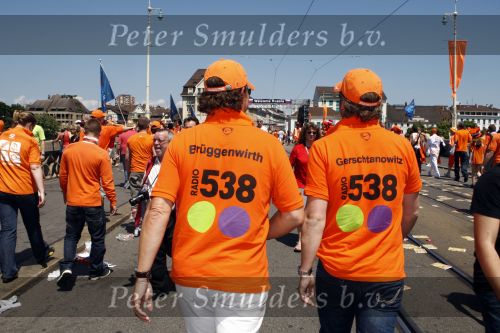 Basel 21 juni 2008
Nederland speelt in de kawrt finale op de ek tegen Rusland. In Basel lopen 150000 supporters van Nederland en maken er een feestje van. Winston Gerschtanowitz met Jan Willem Bruggenwirth