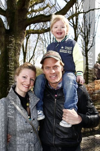 Kaatsheuvel 29 maart 2009
15 jarig bestaan van Princess in de efteling. Winston Post met zijn vrouw Denise en zoon Jayden
Peter Smulders bv