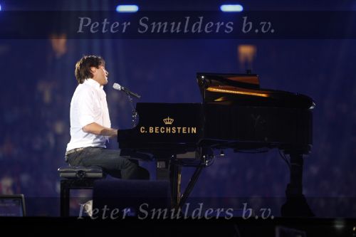 Amsterdam 26 mei 2008
Artiesten zingen andre hazes in concert in de arena. 
Xander de Buisonje