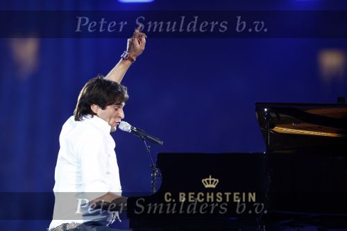 Amsterdam 26 mei 2008
Artiesten zingen andre hazes in concert in de arena. 
Xander de Buisonje