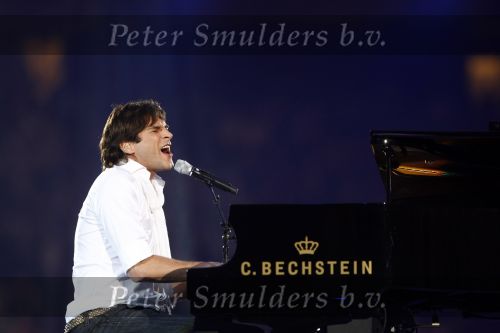Amsterdam 26 mei 2008
Artiesten zingen andre hazes in concert in de arena. 
Xander de Buisonje