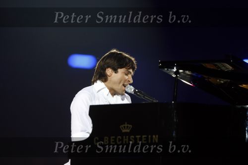 Amsterdam 26 mei 2008
Artiesten zingen andre hazes in concert in de arena. 
Xander de Buisonje