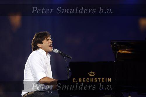 Amsterdam 26 mei 2008
Artiesten zingen andre hazes in concert in de arena. 
Xander de Buisonje