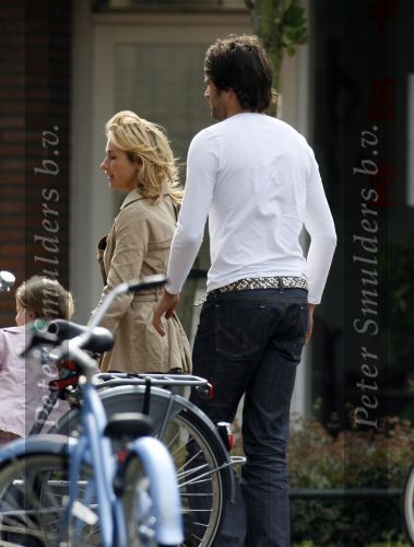 Hilversum 29 juni 2007
Xander de Buisonje Wendy v Dijk zoontje Sem en de moeder van Wendy v Dijk bij Mc Donalds in Hilversum.