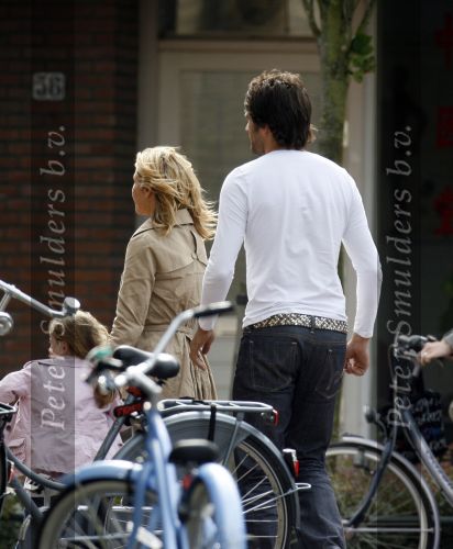 Hilversum 29 juni 2007
Xander de Buisonje Wendy v Dijk zoontje Sem en de moeder van Wendy v Dijk bij Mc Donalds in Hilversum.