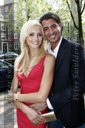 Amsterdam 15 april 2009
Yfke Sturm presentatie boek bij George.  Yfke met haar man Imad
Peter Smulders bv