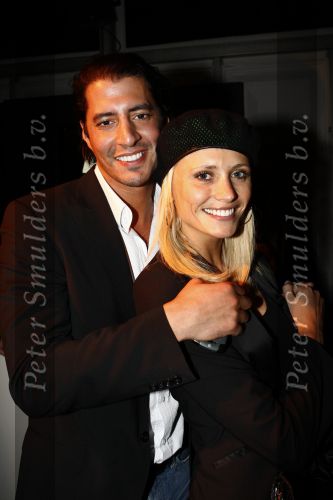 Amsterdam 30 januari 2009
Yfke Sturm en haar manImad bij modeshow van Blue blood.
Peter Smulders bv