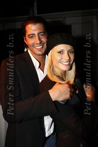 Amsterdam 30 januari 2009
Yfke Sturm en haar manImad bij modeshow van Blue blood.
Peter Smulders bv