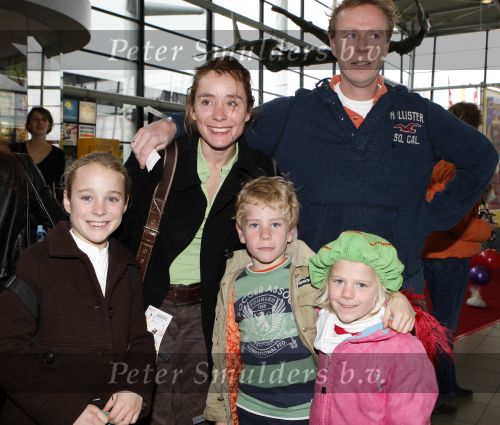 Rotterdam 25 november 2007
Premiere Feest van sinterklaas in ahoy. Yolande Adriaansens ex Prins Willem Alexander met man Kasper klinkhamer en hun kinderen