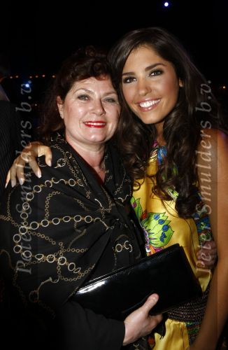 Hilversum 5 maart 2009
Uitreiking gouden buma harpen in studi 21. Yolanthe Cabau v Kasbergen presenteert het programma   . Yolanthe met haar moeder
Peter Smulders bv