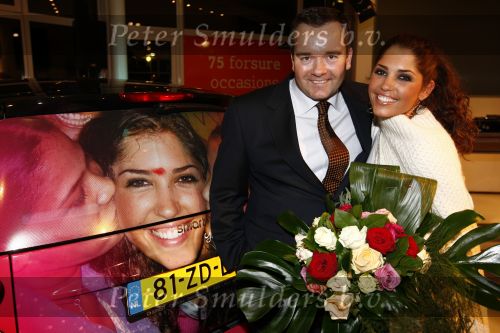 Amsterdam 15 januari 2008
Yolanthe Cabau v Kasbergen krijt smart auto voor haar goede doel.