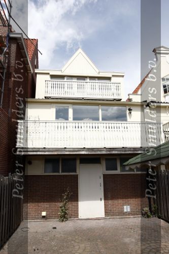 Volendam 16 juli 2008
Dit huis heeft Yolanthe Cabau v Kasbergen voor haar moeder gdekocht.
