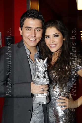 Amsterdam 27 oktober 2007
Jan Smit wint TMF award voor beste zanger en Yolanthe Cabau v Kasbergen is er bij in de heineken music hall.