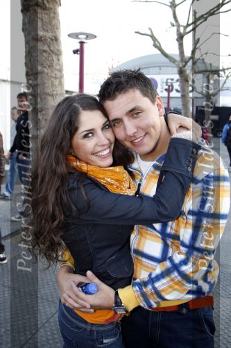 Amsterdam 30 april 2008
Het eerste optreden van Jan Smit na zijn operatie tijdens het radio 538 spektakel op koninginnedag. Jan heeft 8 maanden niet mogen zingen . Yolanthe Cabau v Kasbergen was er natuurlijk bij.
Peter Smulders bv