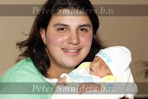 Dordrecht 3 december 2007
Jordi Jordy Breukhoven met zijn vrouw en zoontje Senne  thuis.