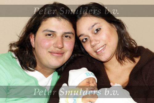 Dordrecht 3 december 2007
Jordi Jordy Breukhoven met zijn vrouw en zoontje Senne  thuis.