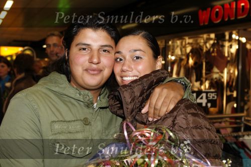 Schiphol 5 november 2006
hans Breukhoven arriveert op schiphol na reis naar de Mount Everest. Connie Constanza Yordi (met zijn vrouw) Marvin Shanna en  Edwin(met vriendin) zijn daar.