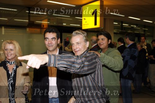 Schiphol 5 november 2006
hans Breukhoven arriveert op schiphol na reis naar de Mount Everest. Connie Constanza yordi (met zijn vrouw) Marvin Shanna en  Edwin(met vriendin) zijn daar.