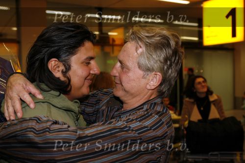 Schiphol 5 november 2006
hans Breukhoven arriveert op schiphol na reis naar de Mount Everest. Connie Constanza Yordi (met zijn vrouw) Marvin Shanna en  Edwin(met vriendin) zijn daar.