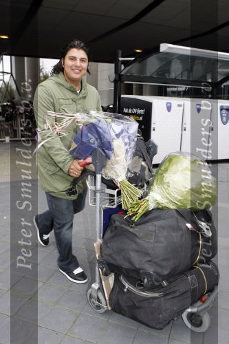 Schiphol 5 november 2006
hans Breukhoven arriveert op schiphol na reis naar de Mount Everest. Connie Constanza Yordi (met zijn vrouw) Marvin Shanna en  Edwin(met vriendin) zijn 
daar.