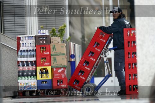 Rotterdam 17 augustus 2007
Yordi Breukhoven werkt bij drankgroothandel.
Hij bezorgt met zijn collega de drank bij horeca bedrijven