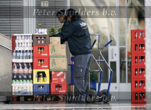 Rotterdam 17 augustus 2007
Yordi Breukhoven werkt bij drankgroothandel.
Hij bezorgt met zijn collega de drank bij horeca bedrijven