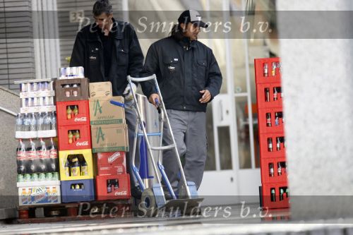 Rotterdam 17 augustus 2007
Yordi Breukhoven werkt bij drankgroothandel.
Hij bezorgt met zijn collega de drank bij horeca bedrijven