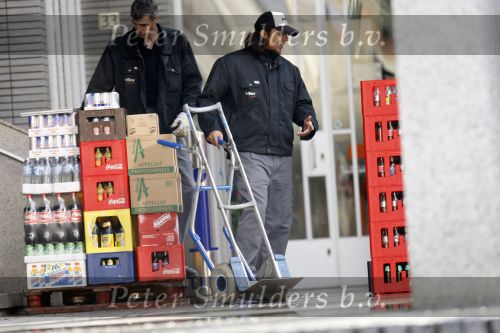 Rotterdam 17 augustus 2007
Yordi Breukhoven werkt bij drankgroothandel.
Hij bezorgt met zijn collega de drank bij horeca bedrijven