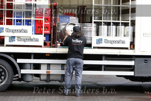 Rotterdam 17 augustus 2007
Yordi Breukhoven werkt bij drankgroothandel.
Hij bezorgt met zijn collega de drank bij horeca bedrijven