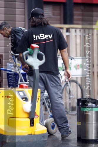 Rotterdam 17 augustus 2007
Yordi Breukhoven werkt bij drankgroothandel.
Hij bezorgt met zijn collega de drank bij horeca bedrijven