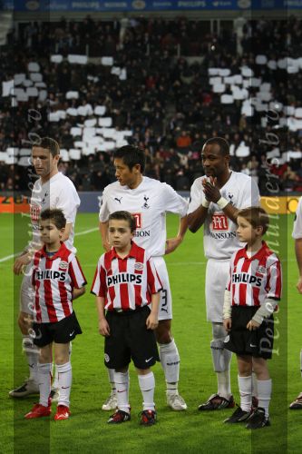 Eindhoven, 12 Maart 2008
UEFA 1/8 finale PSV-Tottenham Hotspur FC, eindstand 0-1
PSV wint na verlenging en straschoppen met 6-5 en gaat door naar de 1/4 Finale
Young Pyo Lee metRobbie Keane en Didier Zokora