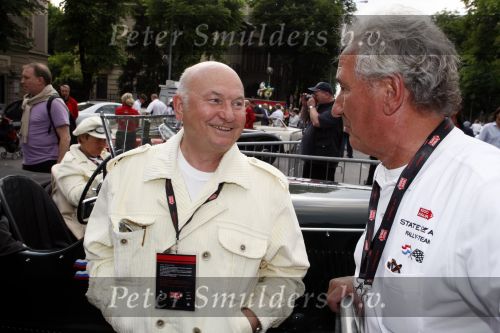 Brescia 15 mei 2008
Start van de Mille Miglia in Brescia. State of art rijdt met 2 porsches mee. 
Yuri Luzhkov de burgemeester van Moskou