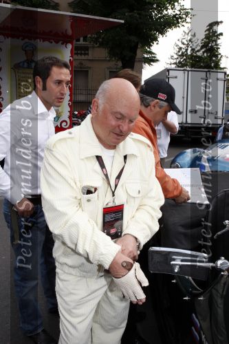 Brescia 15 mei 2008
Start van de Mille Miglia in Brescia. State of art rijdt met 2 porsches mee. 
Yuri Luzhkov de burgemeester van Moskou